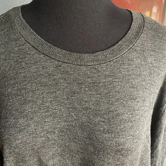colsie dark heather gray crew neck elastic hem long sleeve crop top. Medium - Picture 2 of 5